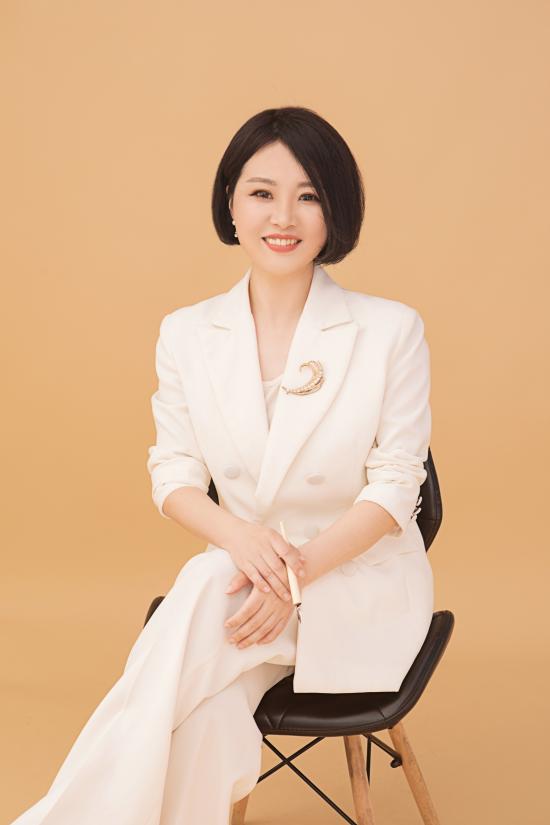 黄彩霞形象海报